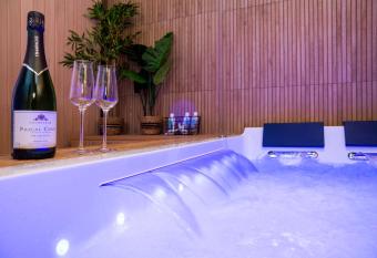 Art D  co Champagne & Spa allows 18 year olds to book a room