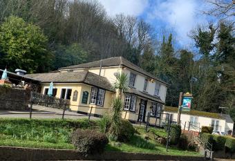 The Railway Inn has Balcony rooms