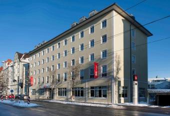 ibis Augsburg Koenigsplatz allows 18 year olds to book a room