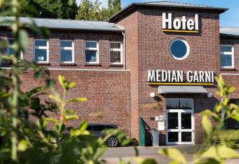 Median Hotel Garni allows 18 year olds to book a room
