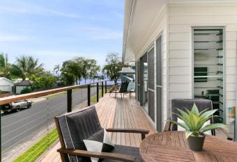 Belle Escapes Tropical Beachside Oasis Clifton Beach has Balcony rooms