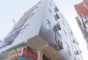 OYO Flagship 70819 Hotel Royal King allows 18 year olds to book a room