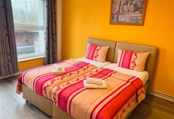 M&M Hotel - Wilhelmsburg allows 18 year olds to book a room