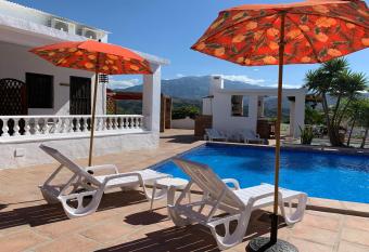 Casa Bambu-ApartResort allows 18 year olds to book a room