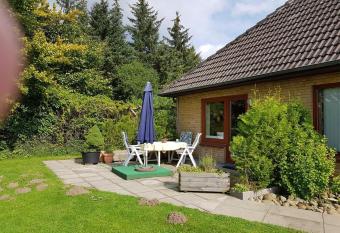 Anneli s Ferienwohnung allows 18 year olds to book a room