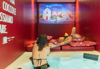 Napoli in relax allows 18 year olds to book a room