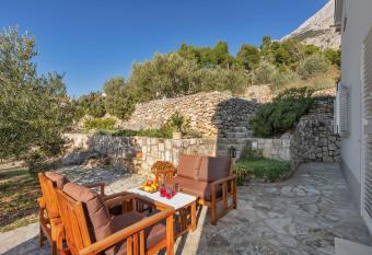 The Art of Mediterranean Living allows 18 year olds to book a room