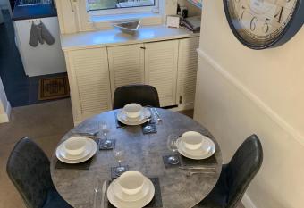The Racecourse - Free Parking - York Holiday Home has Balcony rooms