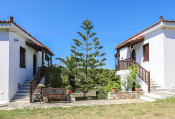 Pandora Studios Skiathos allows 18 year olds to book a room