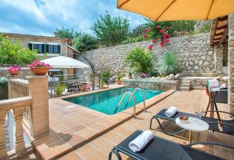 Petit Caimari - Turismo de interior allows 18 year olds to book a room