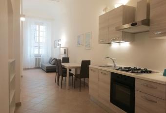 MistrangeloHome 5 - Appartamento in Pieno Centro allows 18 year olds to book a room