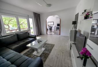 Apartman DORA has Balcony rooms