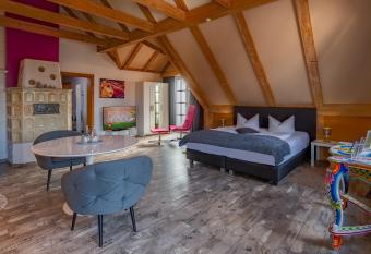 Arthotel ANA Style Augsburg allows 18 year olds to book a room