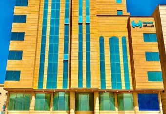 Dyafa 6 - Hotel Apartments-                                        has rooms with a private hot tub