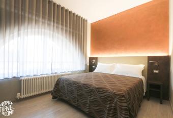 People Travel Rooms allows 18 year olds to book a room