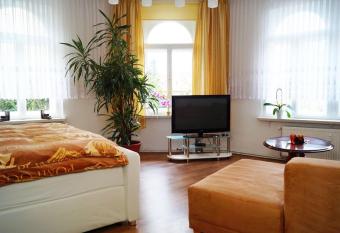Pension und Ferienwohnung Stadt Altenburg has Balcony rooms