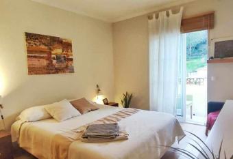 Lovely Bedroom in Aljezur has Balcony rooms