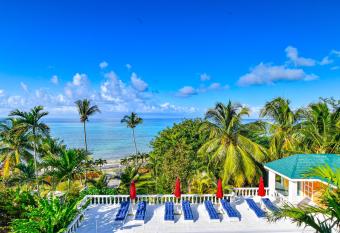 Viking Hill Oceanfront Hostel & Resort has Balcony rooms