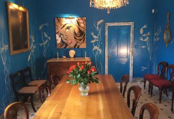 Victoria Spa Lodge allows 18 year olds to book a room