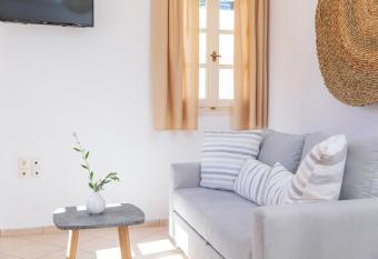 Naxos Almyra Apartment 19 allows 18 year olds to book a room