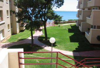 1   LINEA DE MAR CON VISTA FANT  STICA allows 18 year olds to book a room