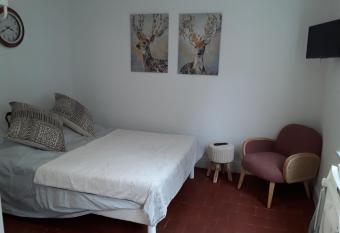 La biche allows 18 year olds to book a room