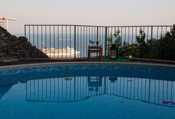 Residence Zelzar allows 18 year olds to book a room