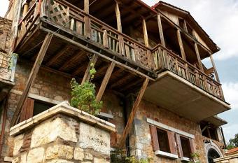 Lykos Mansion has Balcony rooms