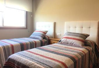 Apartamento Playa de Rodeira Cangas allows 18 year olds to book a room