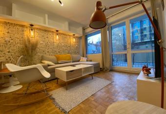 Cosy pretty flat has Balcony rooms