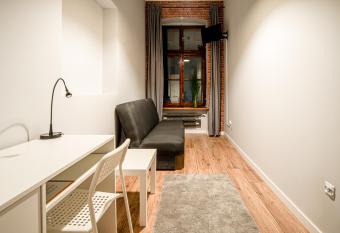 Dream Aparts - Piotrkowska 28 allows 18 year olds to book a room