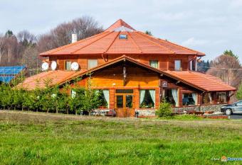 Pensiunea Casa Zmeilor allows 18 year olds to book a room