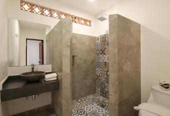 Casa Di Giulio allows 18 year olds to book a room