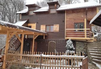 Chalet Nomad allows 18 year olds to book a room