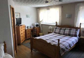 HP Bed and Breakfast allows 18 year olds to book a room