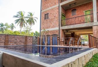 Negombo Boutique Villa allows 18 year olds to book a room