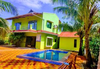 Relistay Farm Villa allows 18 year olds to book a room