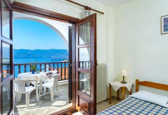 Kritikos Apartments has Balcony rooms