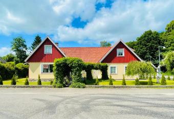 Alex s Family Villa allows 18 year olds to book a room