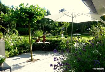 Bed and Breakfast Valckenbosch allows 18 year olds to book a room