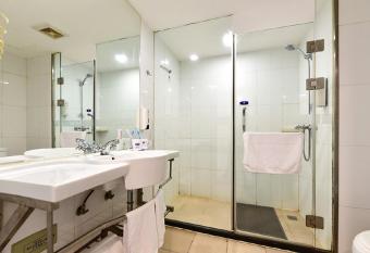 Hanting Youjia Hotel (Shanghai Hongqiao West Zhongshan Road) allows 18 year olds to book a room