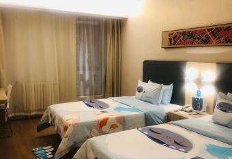 Hi Inn (Shanghai Jiangqiao Wanda) allows 18 year olds to book a room