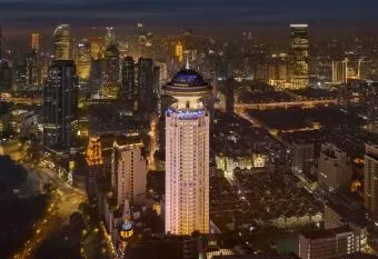 JI Hotel (Shanghai Anting Auto City) allows 18 year olds to book a room