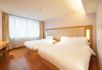 Hanting Youjia Hotel (Shanghai Henglong Plaza) allows 18 year olds to book a room