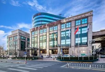 Orange Select Hotel(Beijing Summer Palace) allows 18 year olds to book a room