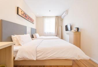 JI Hotel(Shanghai Songjiang University Town ) allows 18 year olds to book a room