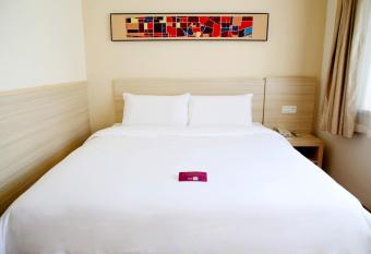 Elan Hotel (Hangzhou Qianjiang New City Fuxing Road) allows 18 year olds to book a room