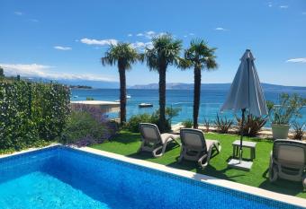 BEACH FRONT VILLA FRAN - DELUXE SUITE with private pool has Balcony rooms