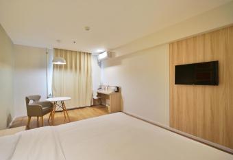 Orange Hotel Select (Beijing Asian Games Village Bird s Nest) allows 18 year olds to book a room