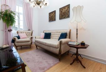 Casa Dourada allows 18 year olds to book a room